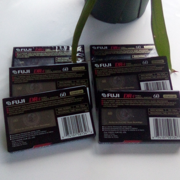 Lot of 6 Audio Cassettes - Picture 2 of 4